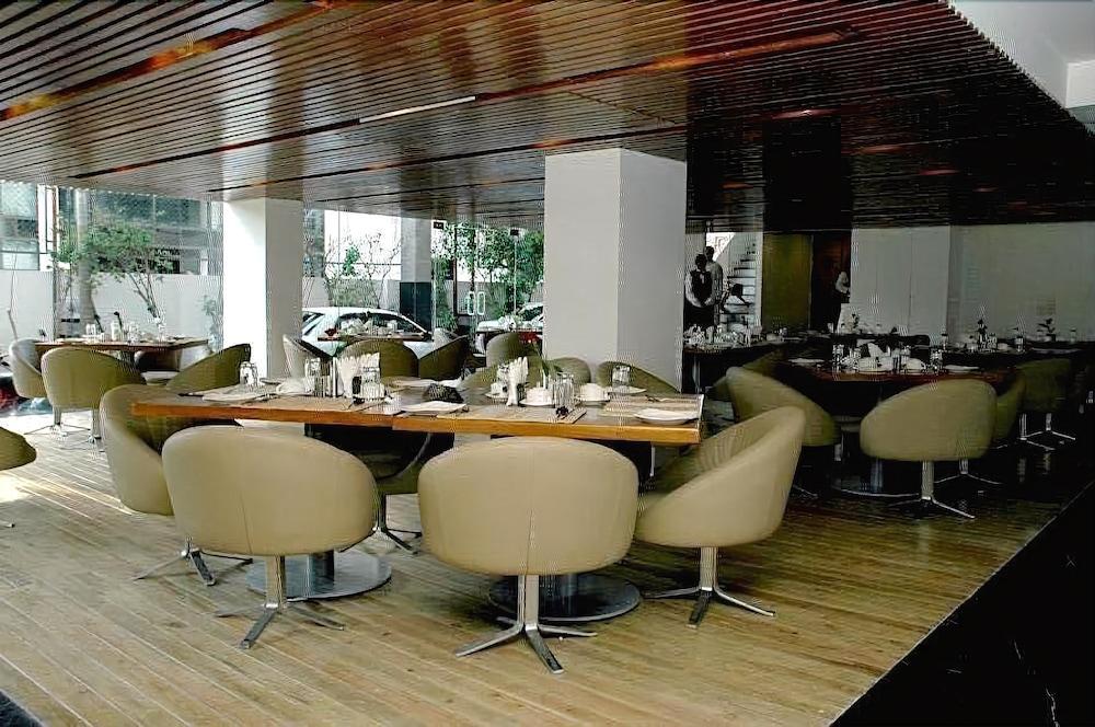 Monarch Luxur - Infantry Road Hotel Bengaluru Kültér fotó