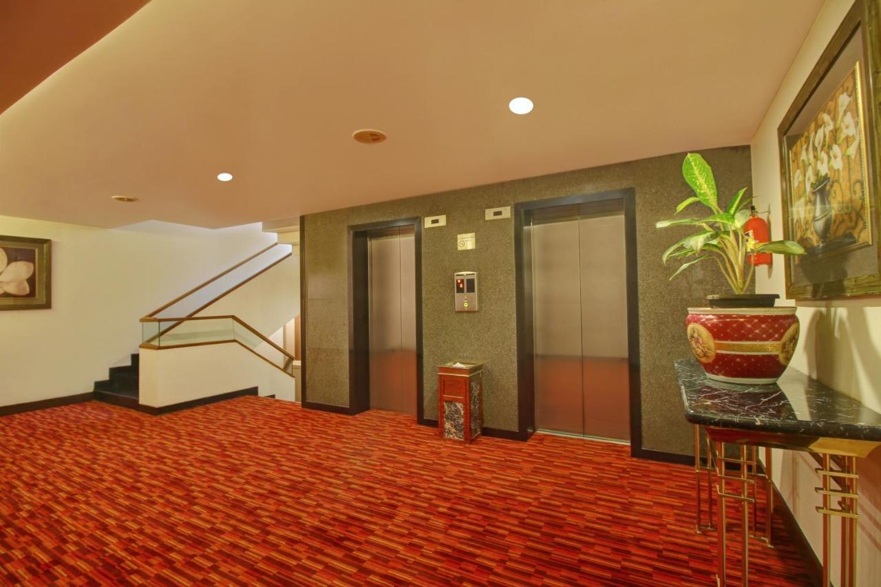 Monarch Luxur - Infantry Road Hotel Bengaluru Kültér fotó
