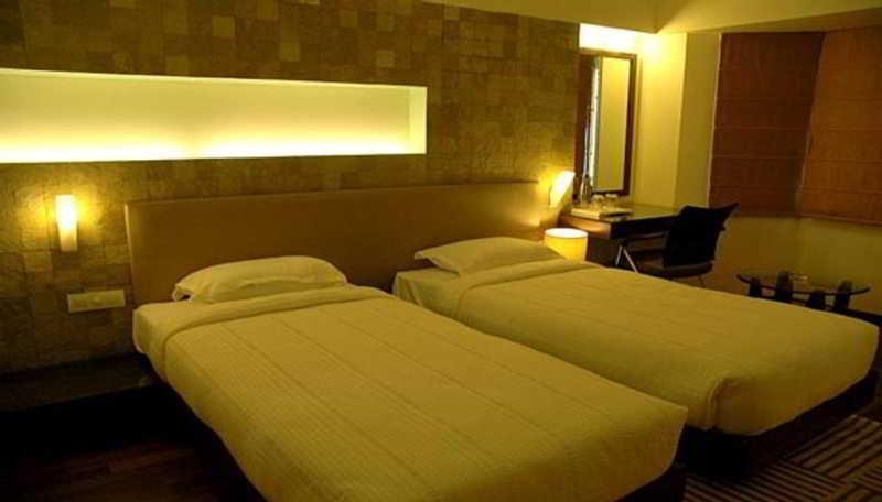 Monarch Luxur - Infantry Road Hotel Bengaluru Kültér fotó