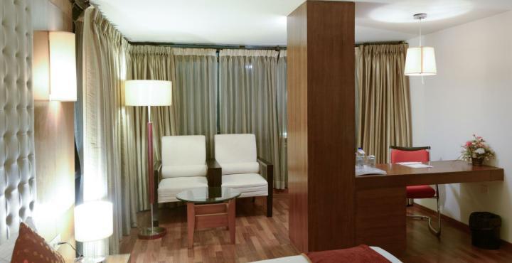 Monarch Luxur - Infantry Road Hotel Bengaluru Kültér fotó