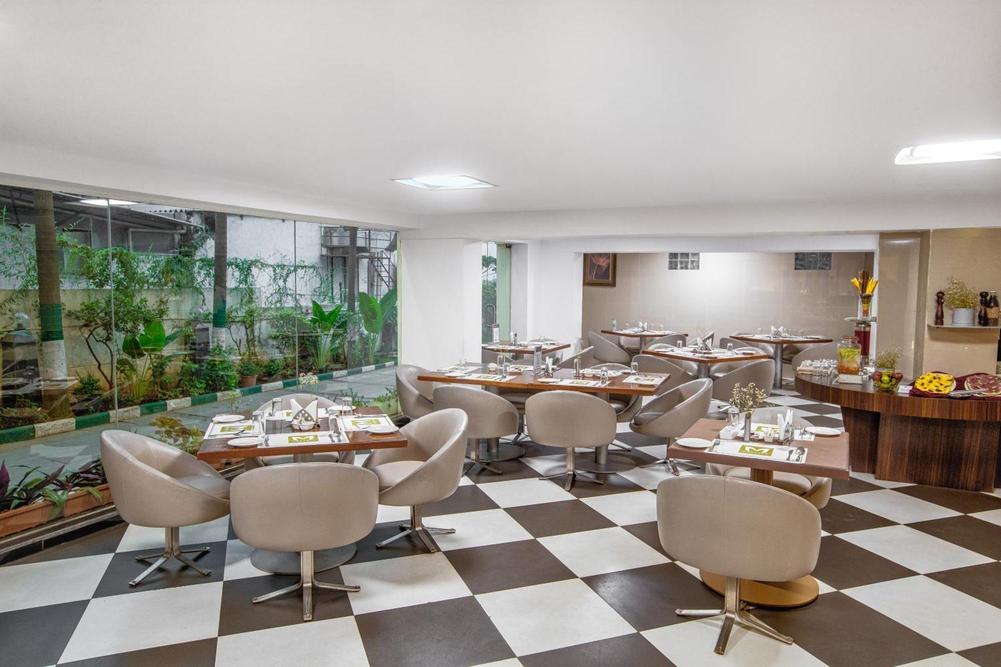 Monarch Luxur - Infantry Road Hotel Bengaluru Kültér fotó