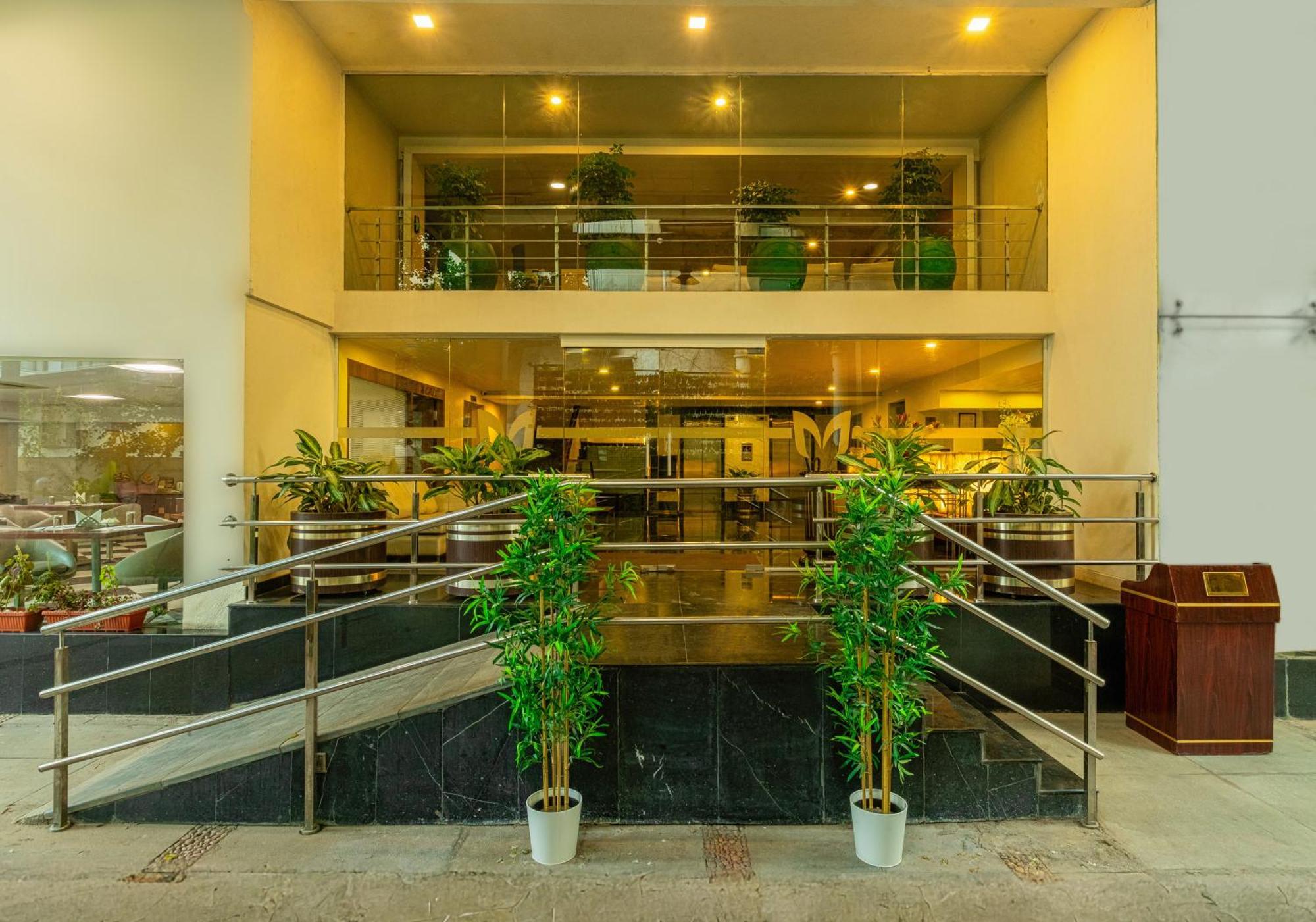 Monarch Luxur - Infantry Road Hotel Bengaluru Kültér fotó
