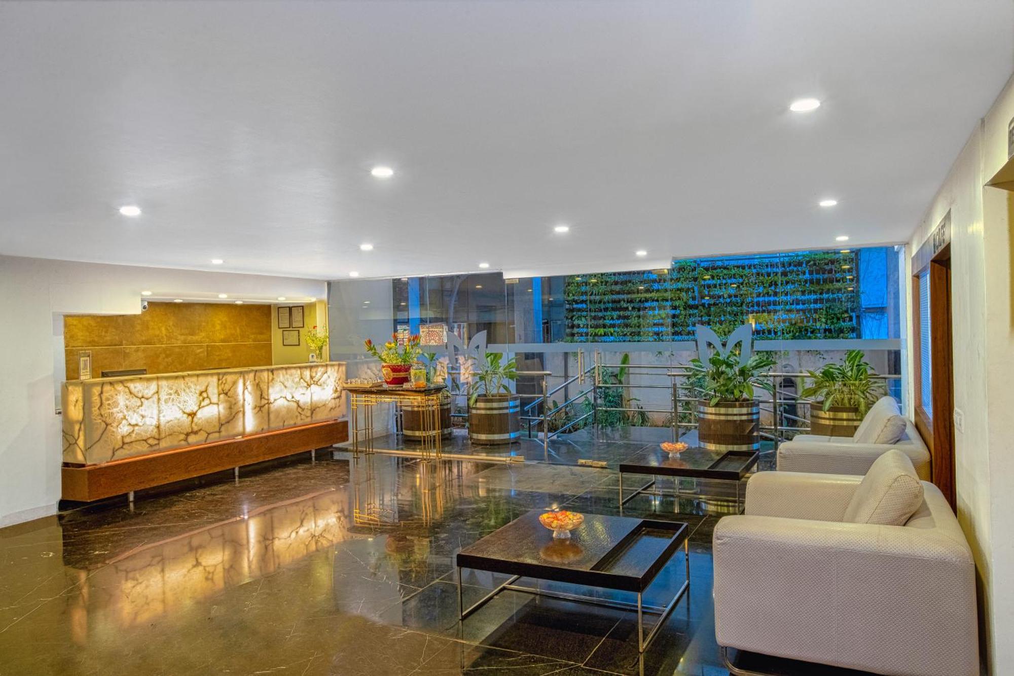 Monarch Luxur - Infantry Road Hotel Bengaluru Kültér fotó
