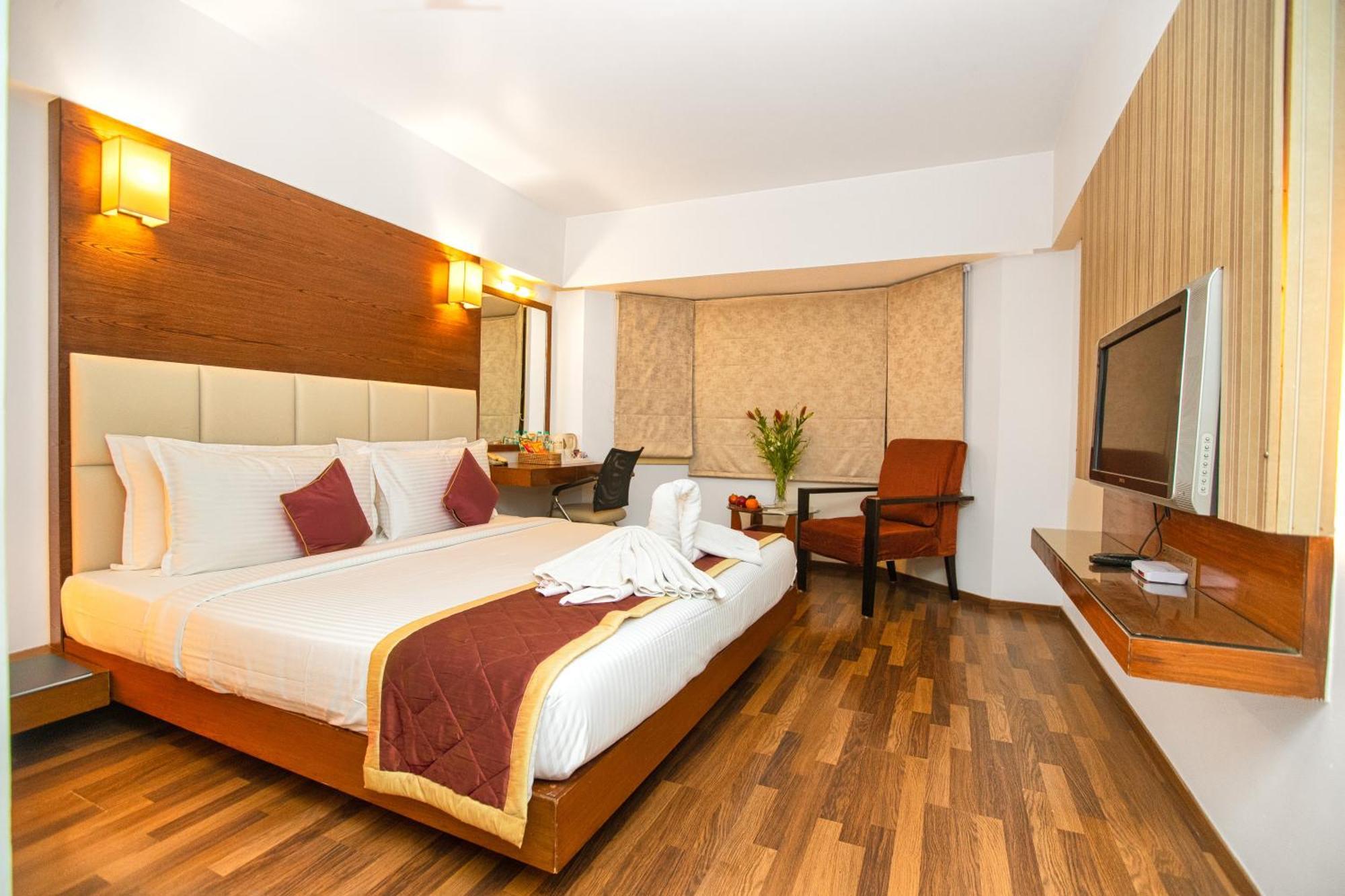 Monarch Luxur - Infantry Road Hotel Bengaluru Kültér fotó