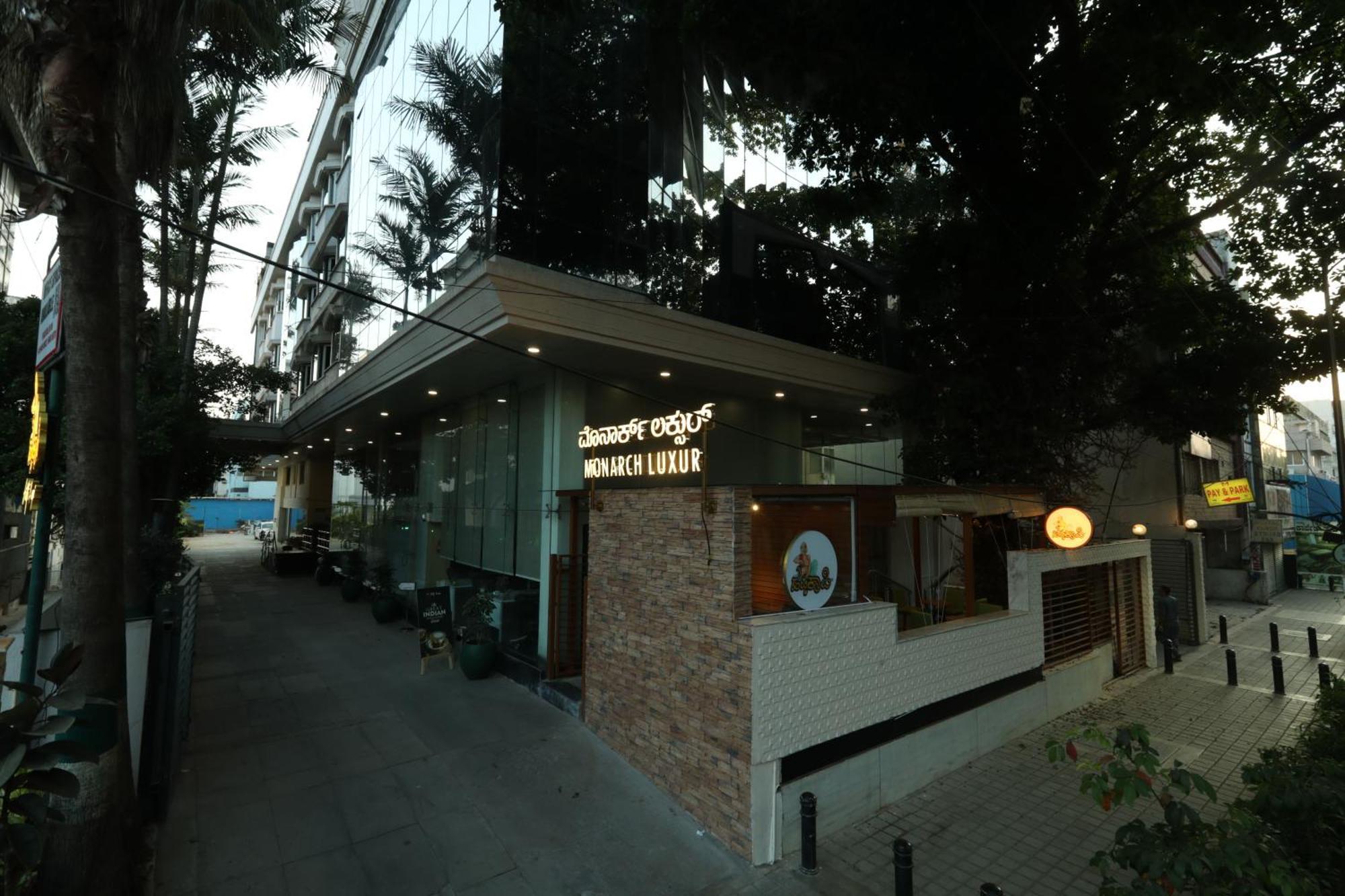 Monarch Luxur - Infantry Road Hotel Bengaluru Kültér fotó