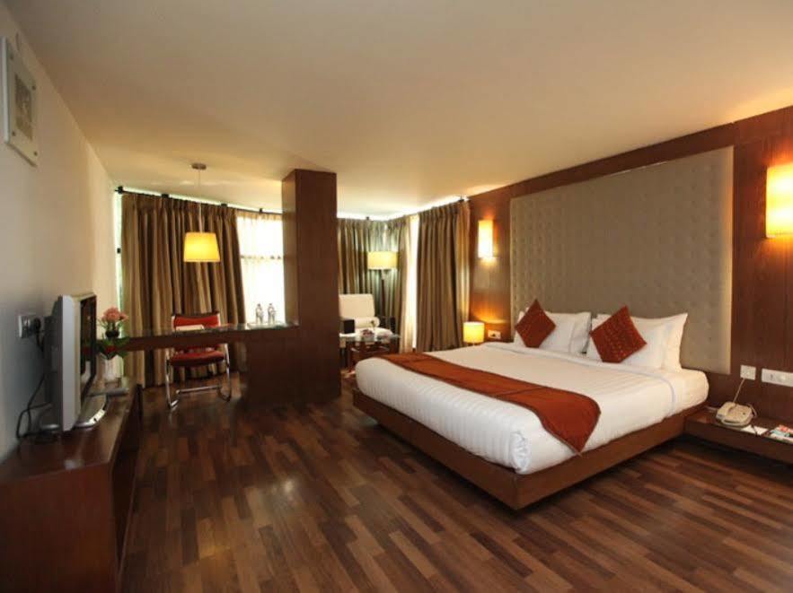Monarch Luxur - Infantry Road Hotel Bengaluru Kültér fotó