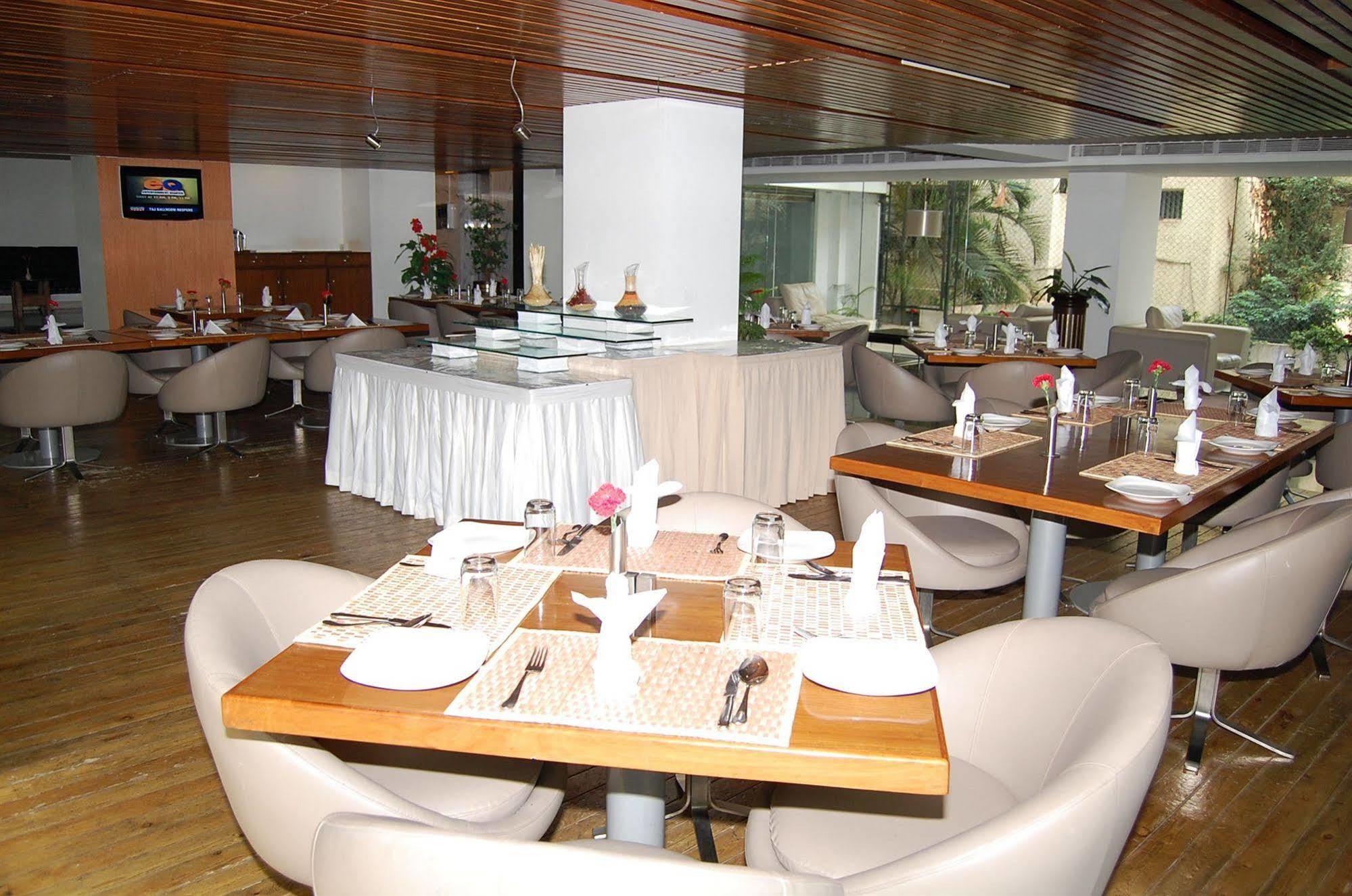 Monarch Luxur - Infantry Road Hotel Bengaluru Kültér fotó