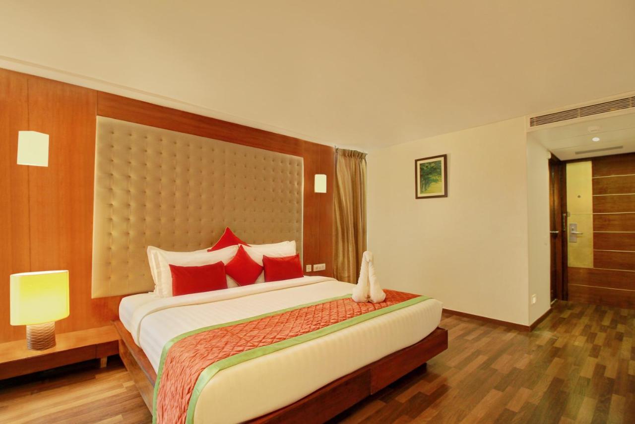 Monarch Luxur - Infantry Road Hotel Bengaluru Kültér fotó