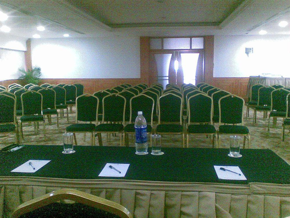 Monarch Luxur - Infantry Road Hotel Bengaluru Kültér fotó